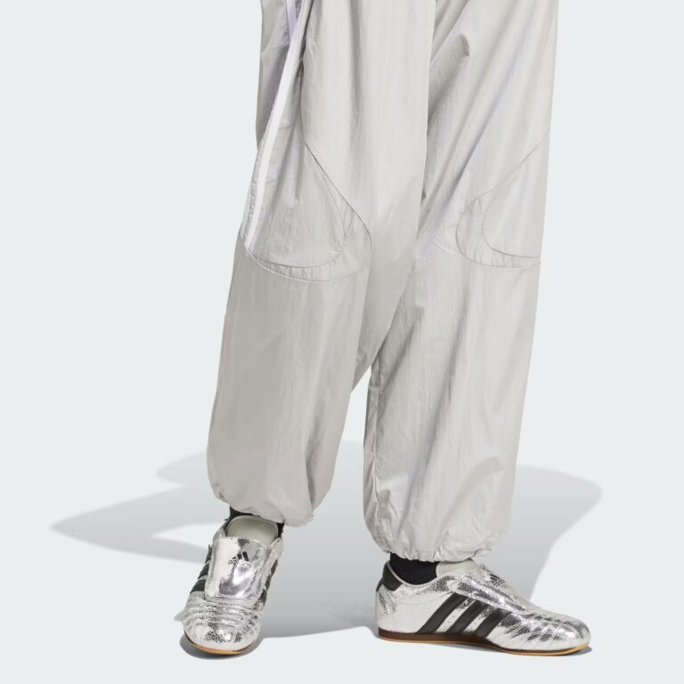 Adicolor_Teamgeist_Oversized_Track_Pants_Grey_JD0258_41_detail.jpeg