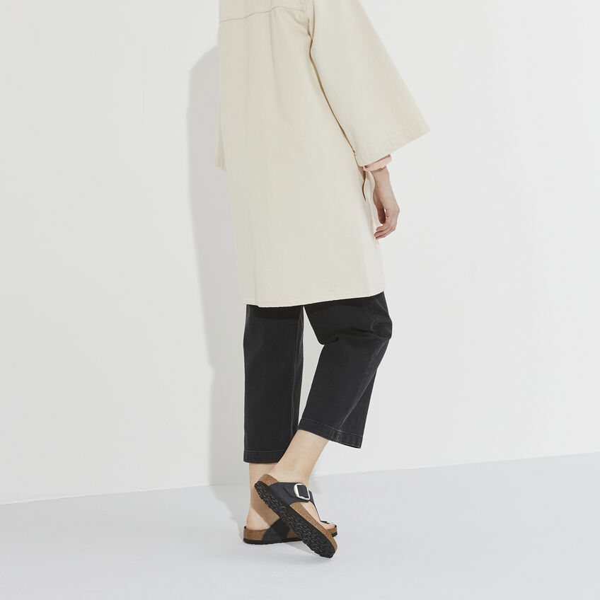 Birkenstock Gizeh Big Buckle Oiled Leather Black - Image 2