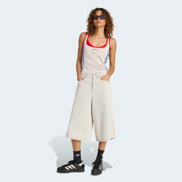 KE2356_3_APPAREL_OnModel_WalkingView_grey