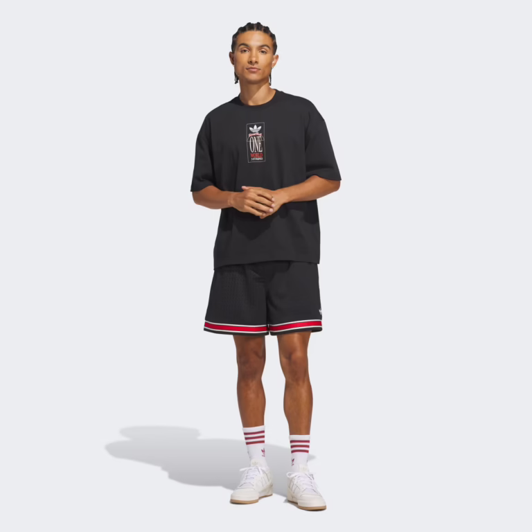ORIGINALS_WORLD_TOUR_GFX_TEE_Black_KG8153_25_model
