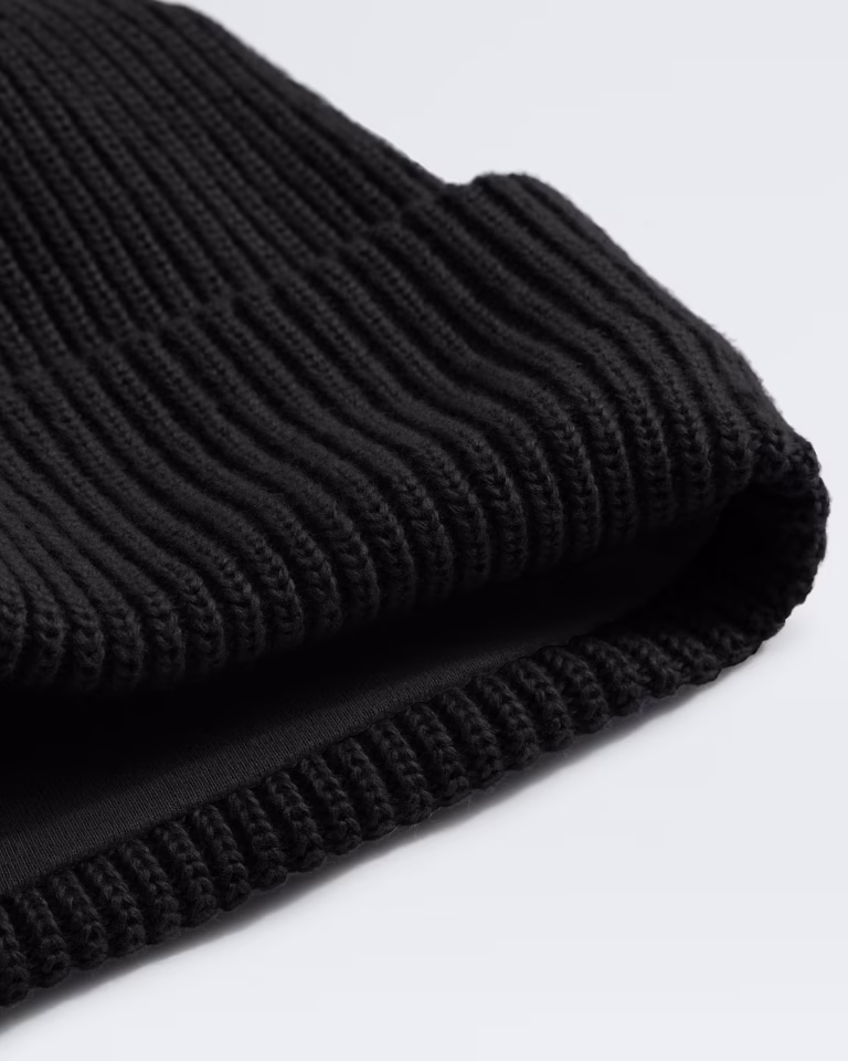 Salty-Lined-Beanie-TNF-DETAIL3