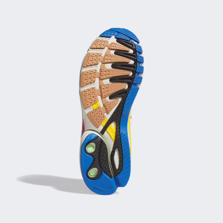 ADISTAR_CONTROL_5_SHOES_Beige_KZ9152_03_standard